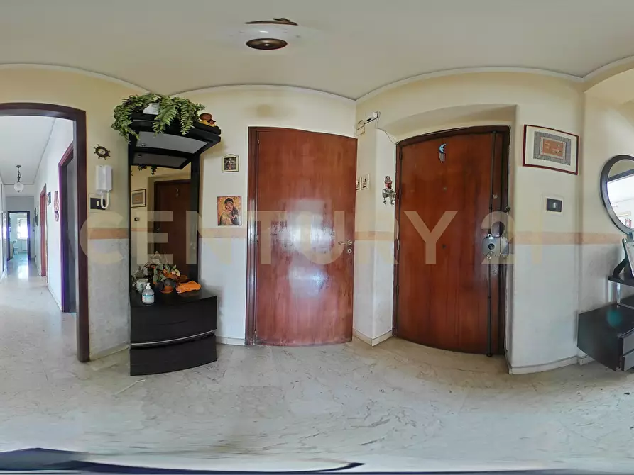 Immagine 46 di Pentalocale in vendita  in Via Fratelli Bandiera 13 a Gravina Di Catania