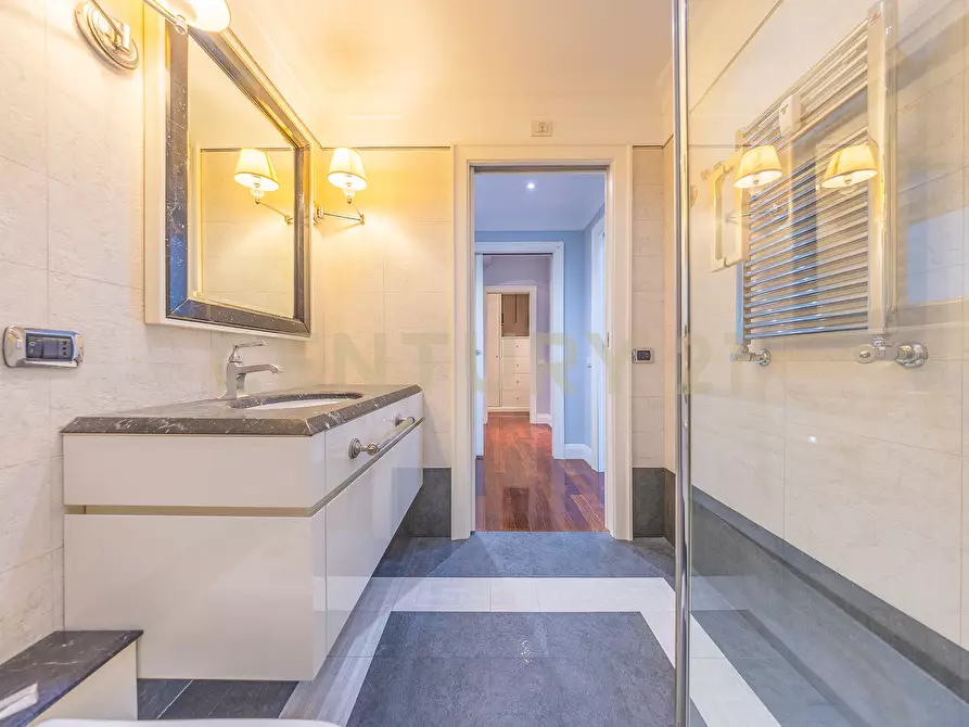 Immagine 14 di Appartamento in vendita  in Via Bevagna 68 a Roma