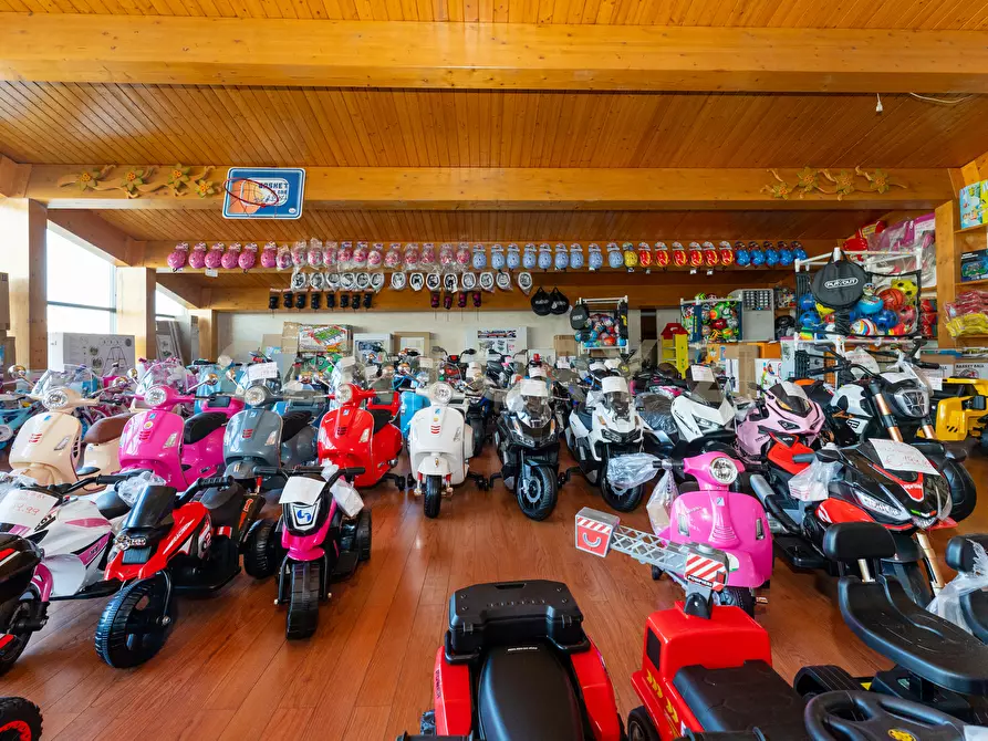 Immagine 42 di Locale commerciale in vendita  in Via Passo Gravina 150 a Catania