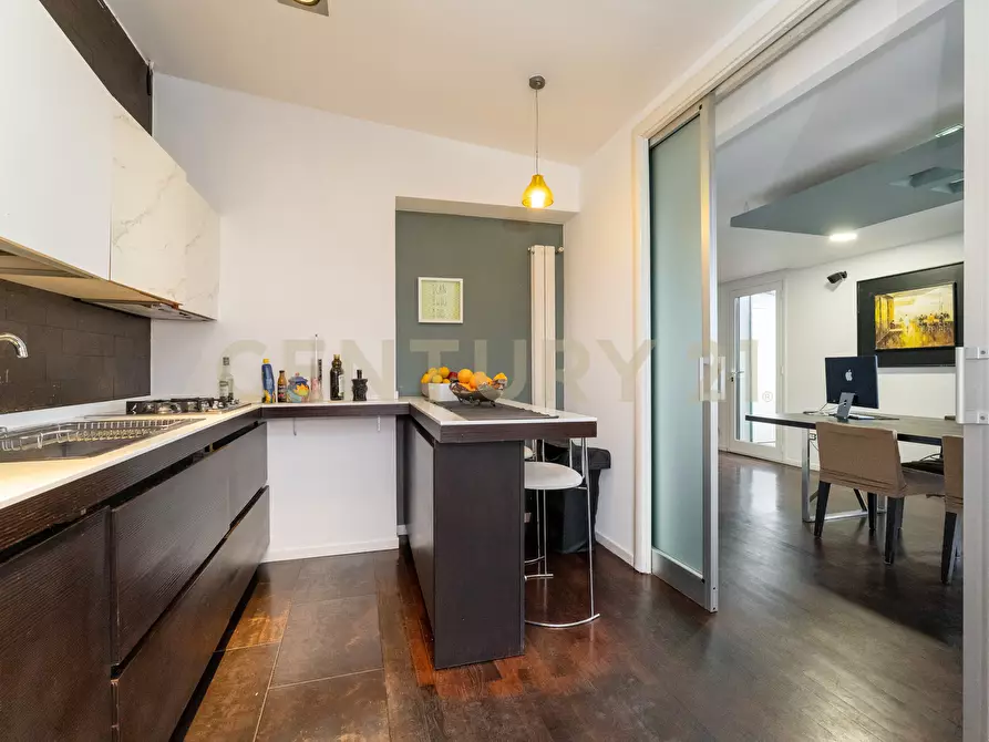 Immagine 37 di Attico in vendita  in Via Maria Gianni 85 a Catania