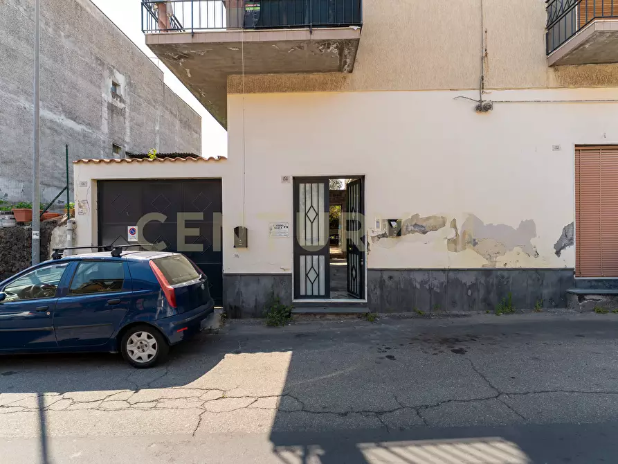 Immagine 2 di Casa indipendente in vendita  in Via Roma 66 a Camporotondo Etneo