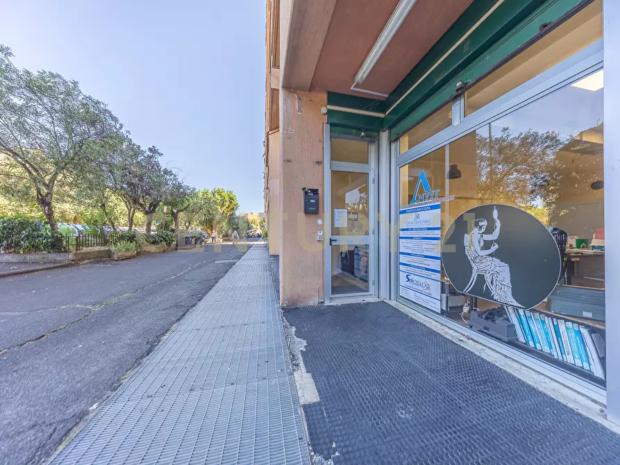 Immagine 37 di Locale commerciale in vendita  in VIA AUGUSTA GENINA 16 a Roma