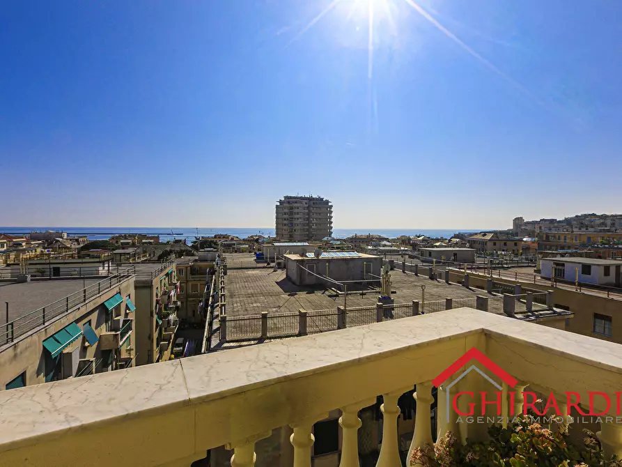 Immagine 37 di Quadrilocale in vendita  in Piazza Cristoforo Bonavino 11 a Genova