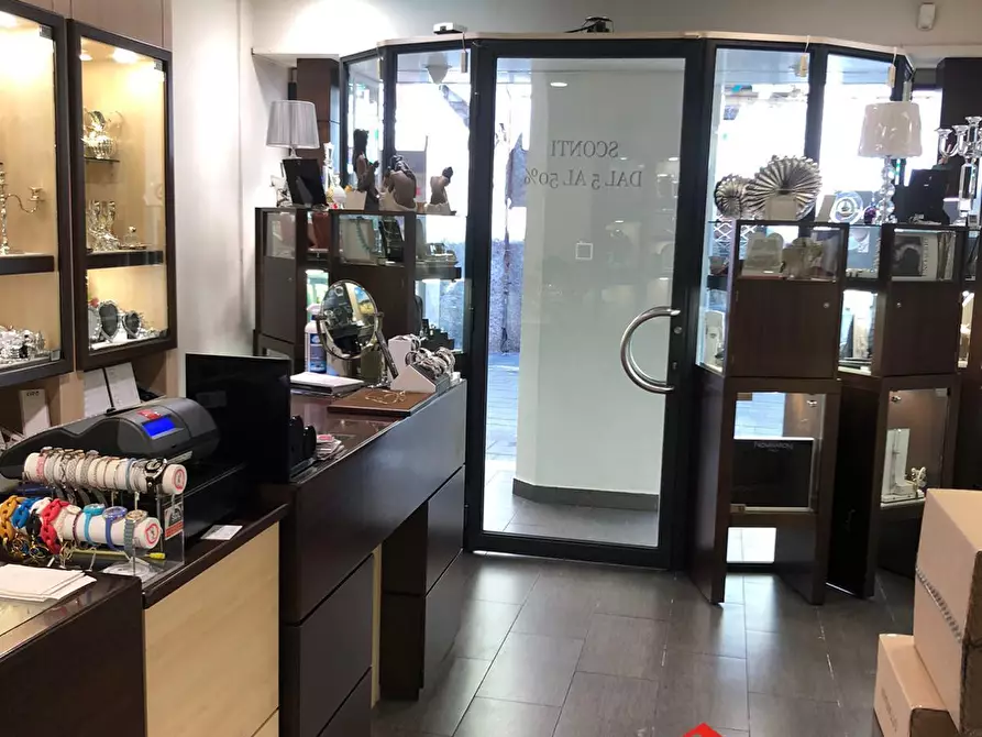 Immagine 5 di Locale commerciale in affitto  in VIA SESTRI 38R-40R a Genova