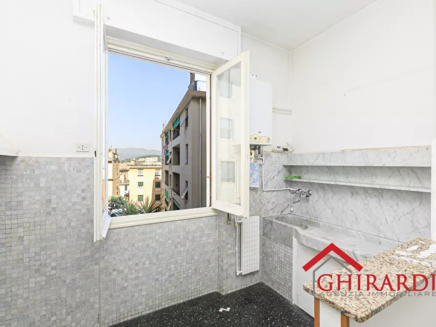 Immagine 12 di Bilocale in vendita  in Via Antonio Sant'Elia 21 a Genova