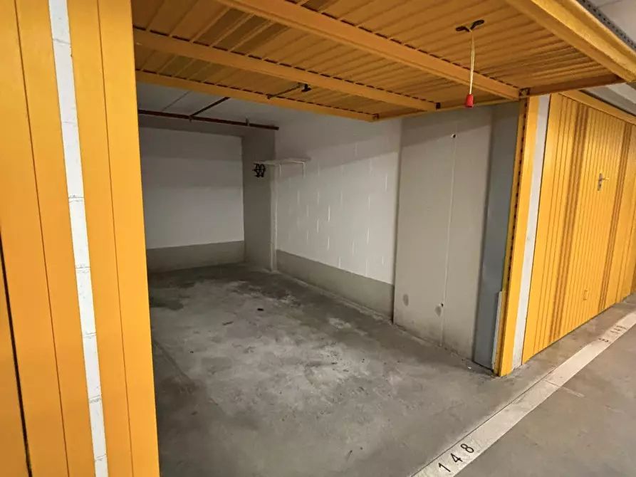 Immagine 1 di Garage in vendita  in Via Emanuele Ferro a Genova