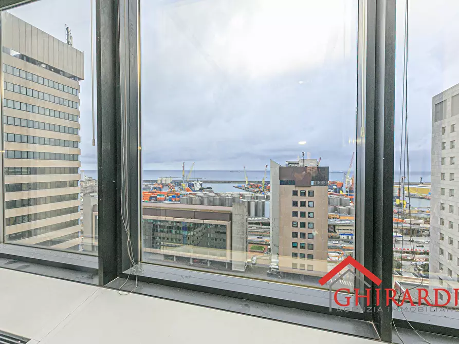 Immagine 31 di Ufficio in affitto  in VIA DE MARINI 1 a Genova