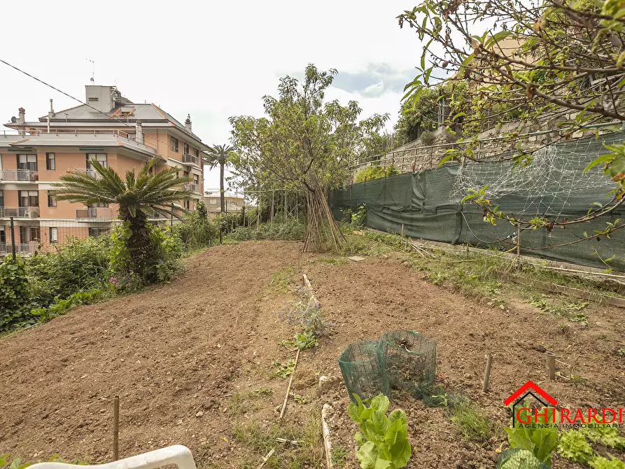 Immagine 22 di Garage in vendita  in Viale Villa Chiesa a Genova