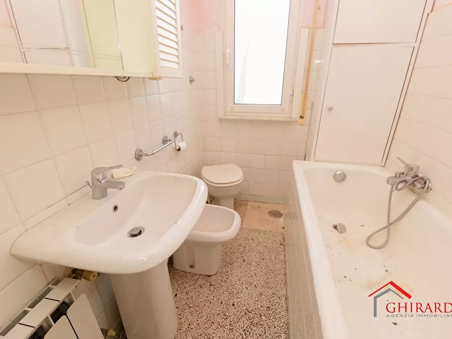 Immagine 20 di Trilocale in vendita  in Via Sant'Alberto 61A a Genova