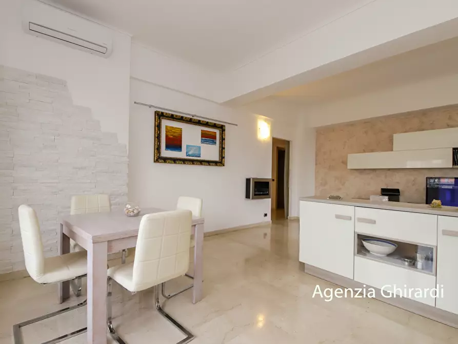 Immagine 2 di Quadrilocale in affitto  in Via Briscata 28 a Genova