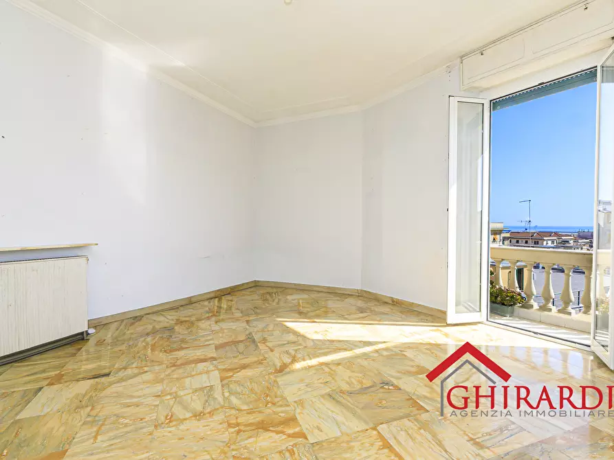 Immagine 5 di Quadrilocale in vendita  in Piazza Cristoforo Bonavino 11 a Genova