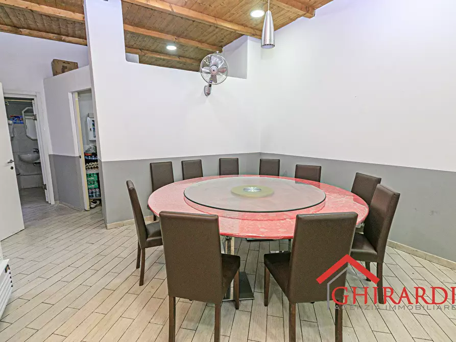 Immagine 6 di Locale commerciale in vendita  in VIA SALUCCI 13-15R a Genova