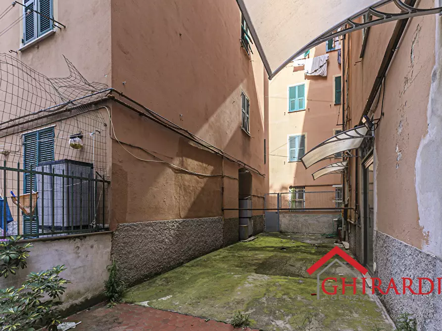 Immagine 13 di Magazzino in vendita  in Via Vado a Genova