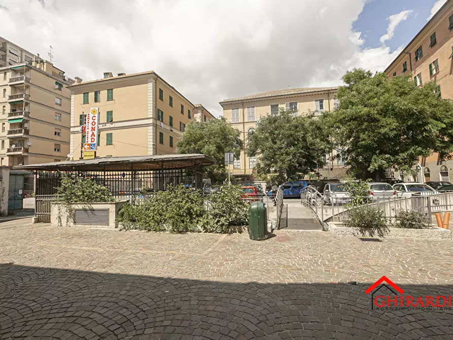 Immagine 11 di Garage in vendita  a Genova