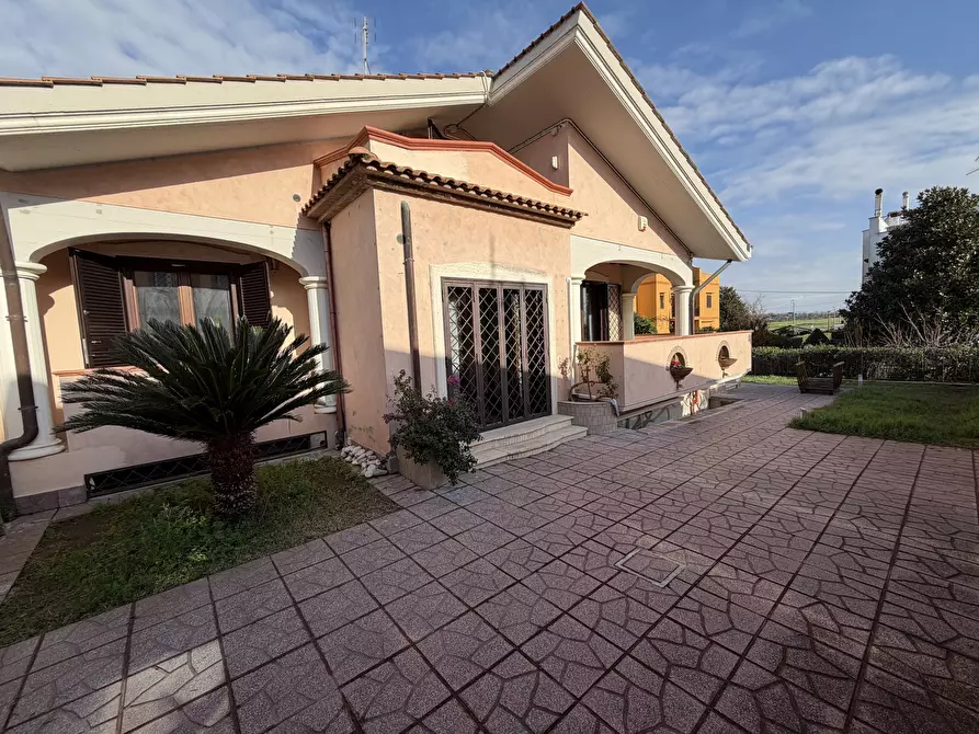 Immagine 4 di Villa in vendita  in Via Dora Baltea a Ardea