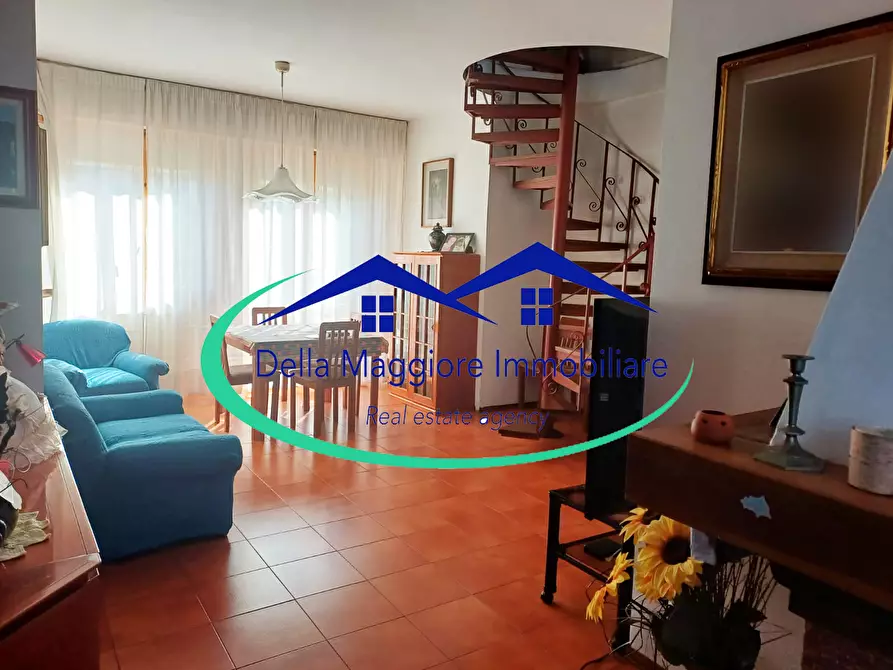 Immagine 5 di Casa bifamiliare in vendita  a Livorno