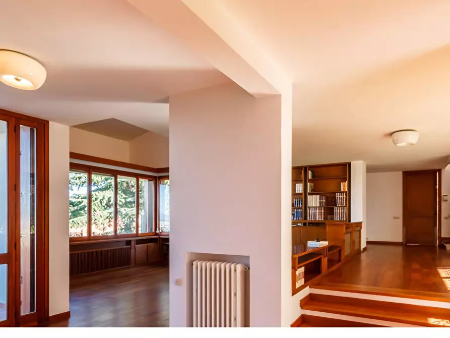 Immagine 34 di Casa indipendente in vendita  a Livorno