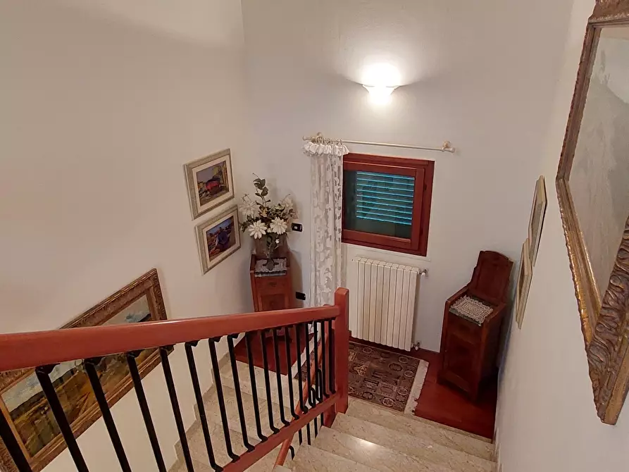 Immagine 29 di Villa in vendita  a Livorno