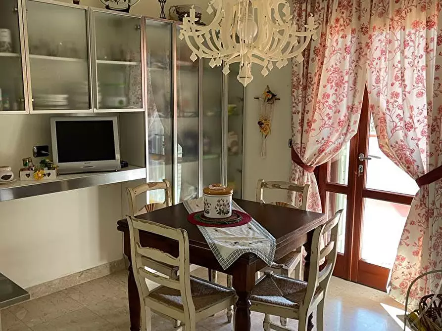 Immagine 9 di Villa in vendita  a Livorno