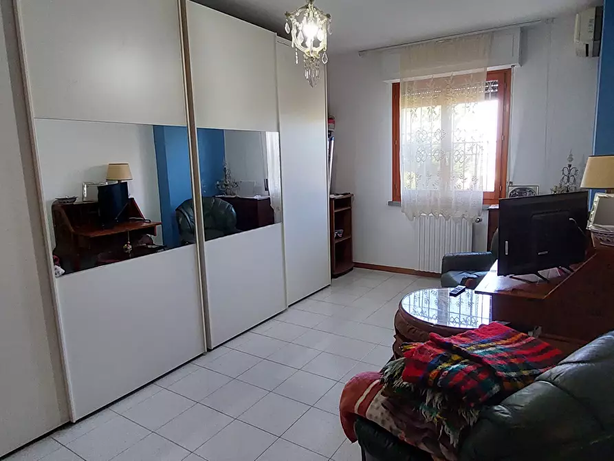 Immagine 21 di Villa in vendita  a Livorno