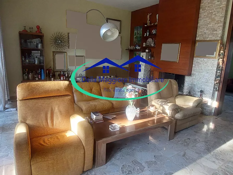 Immagine 1 di Villa in vendita  in via di montenero a Livorno