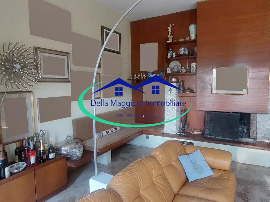 Immagine 4 di Villa in vendita  in via di montenero a Livorno