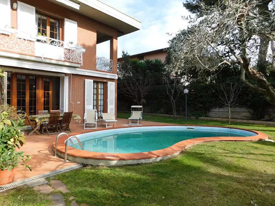 Immagine 1 di Casa bifamiliare in vendita  a Livorno