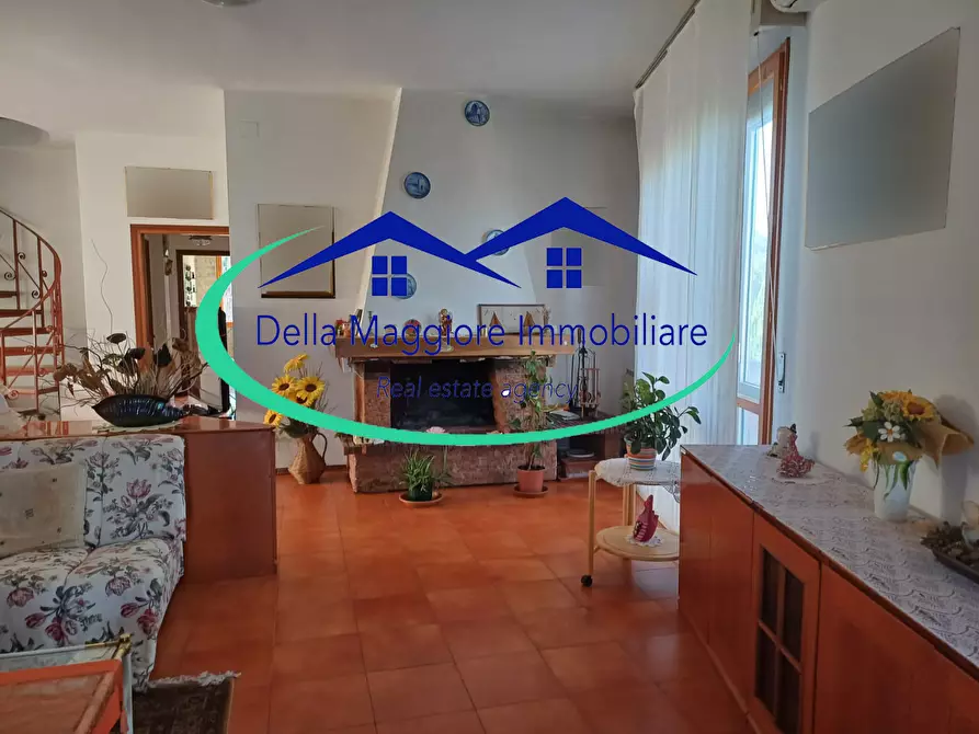 Immagine 2 di Casa bifamiliare in vendita  a Livorno