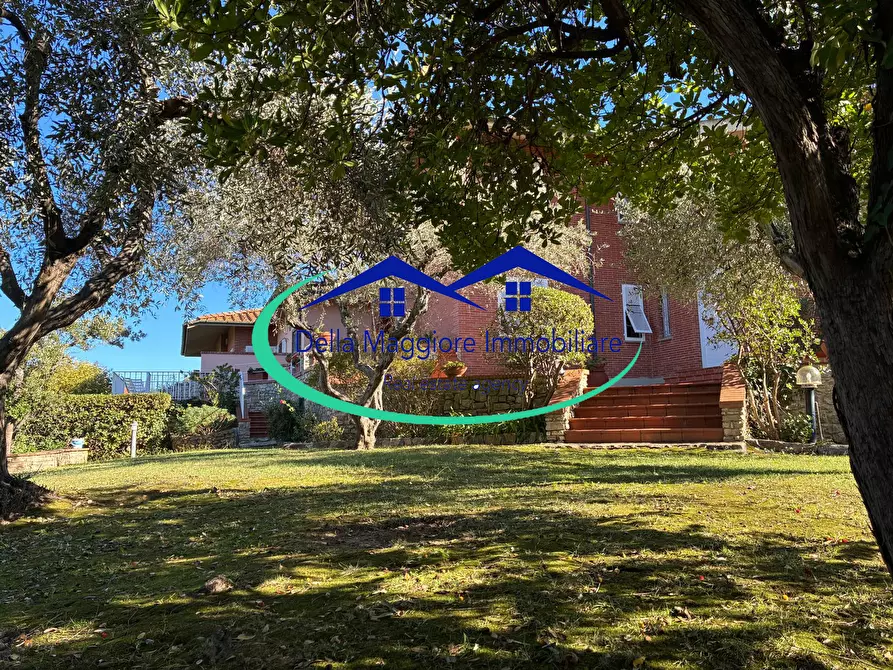 Immagine 30 di Villa in vendita  a Livorno