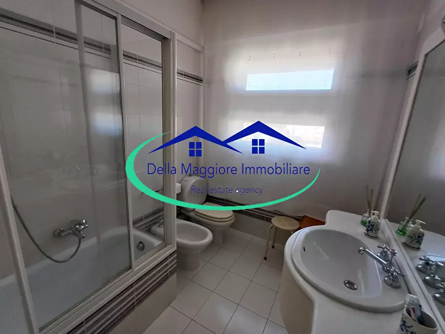 Immagine 26 di Pentalocale in vendita  in via montebello a Livorno