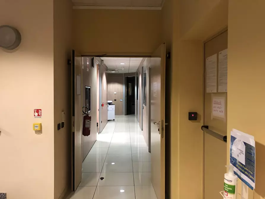 Immagine 3 di Ufficio in affitto  a Parma