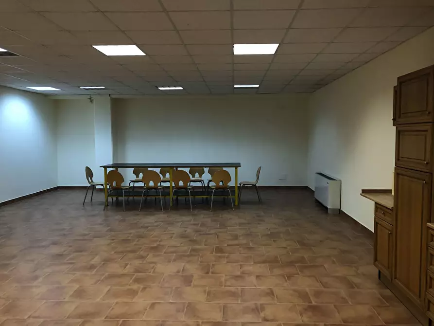 Immagine 11 di Attività artigianale in vendita  a Parma