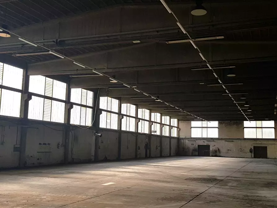 Immagine 2 di Attività artigianale in vendita  a Parma