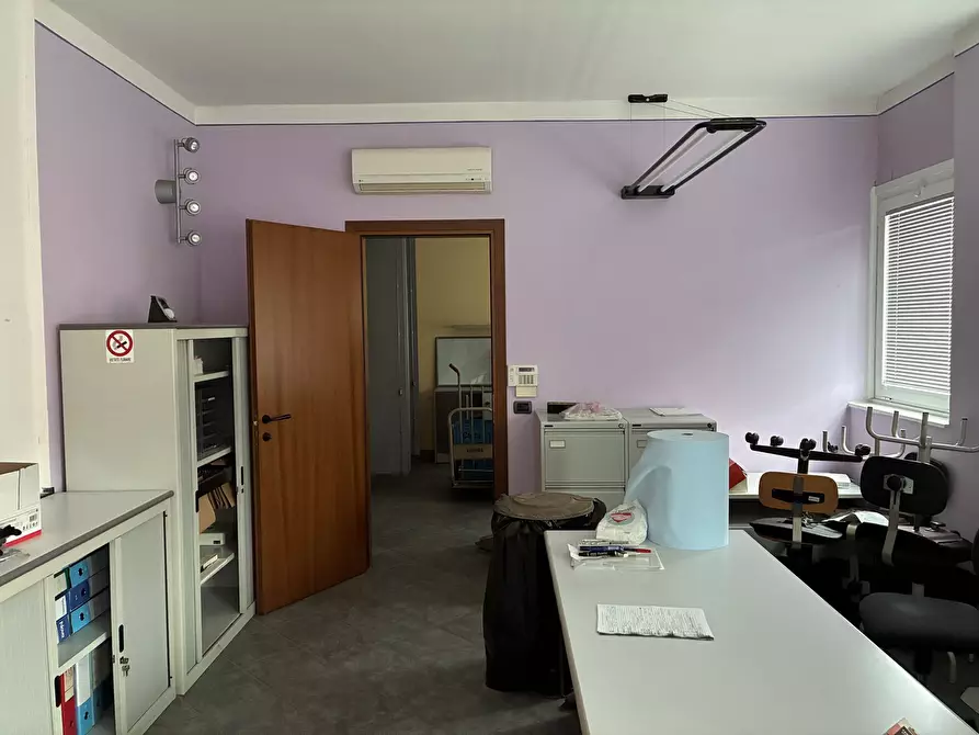 Immagine 9 di Attività artigianale in affitto  a Parma