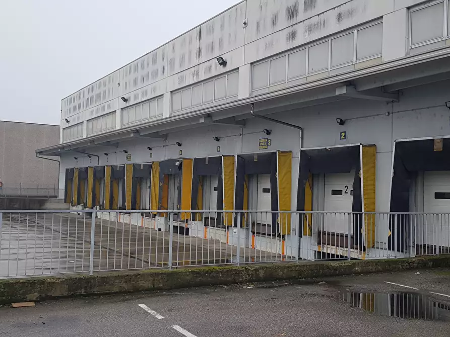 Immagine 6 di Attività artigianale in vendita  a Parma