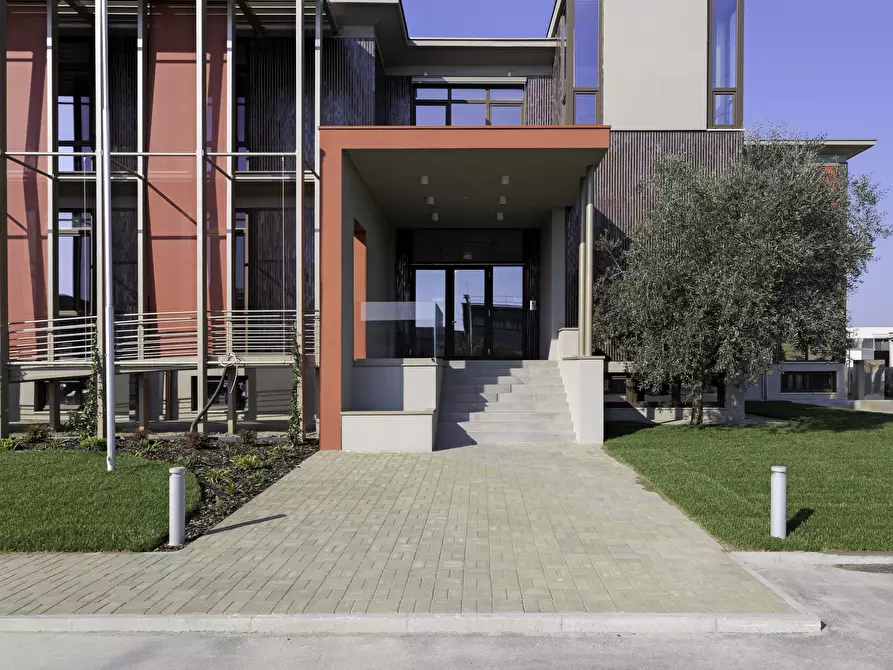 Immagine 3 di Ufficio in vendita  a Parma