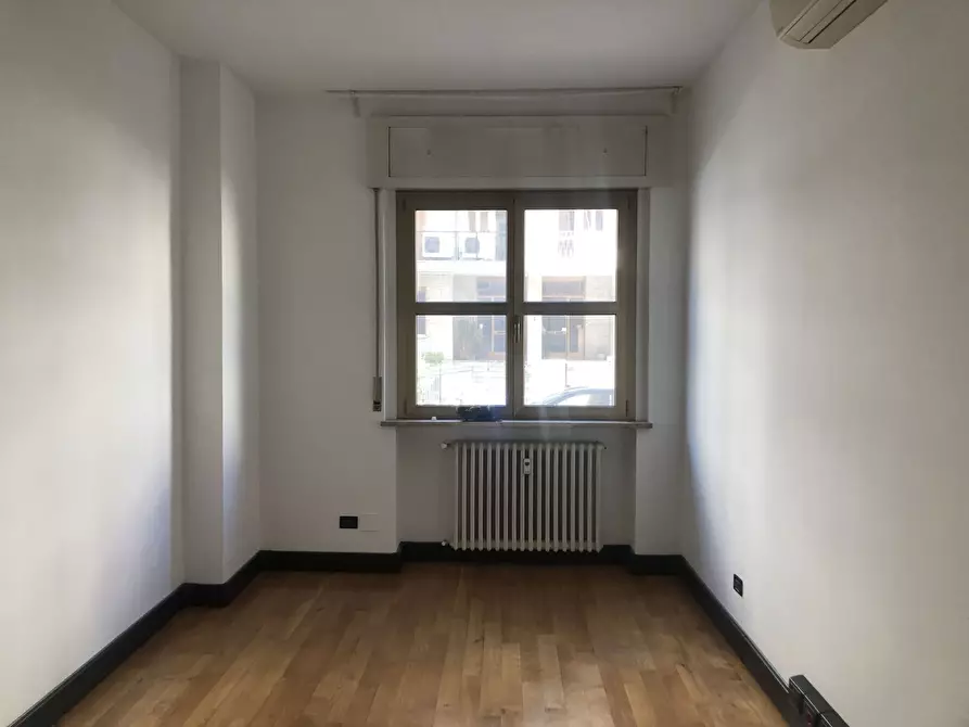 Immagine 8 di Ufficio in affitto  a Parma