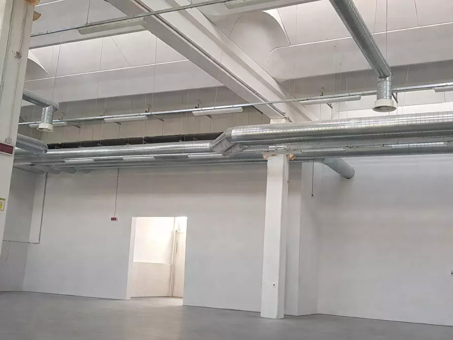 Immagine 4 di Capannone industriale in affitto  a Parma