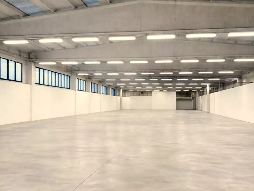 Immagine 8 di Attività artigianale in vendita  a Parma