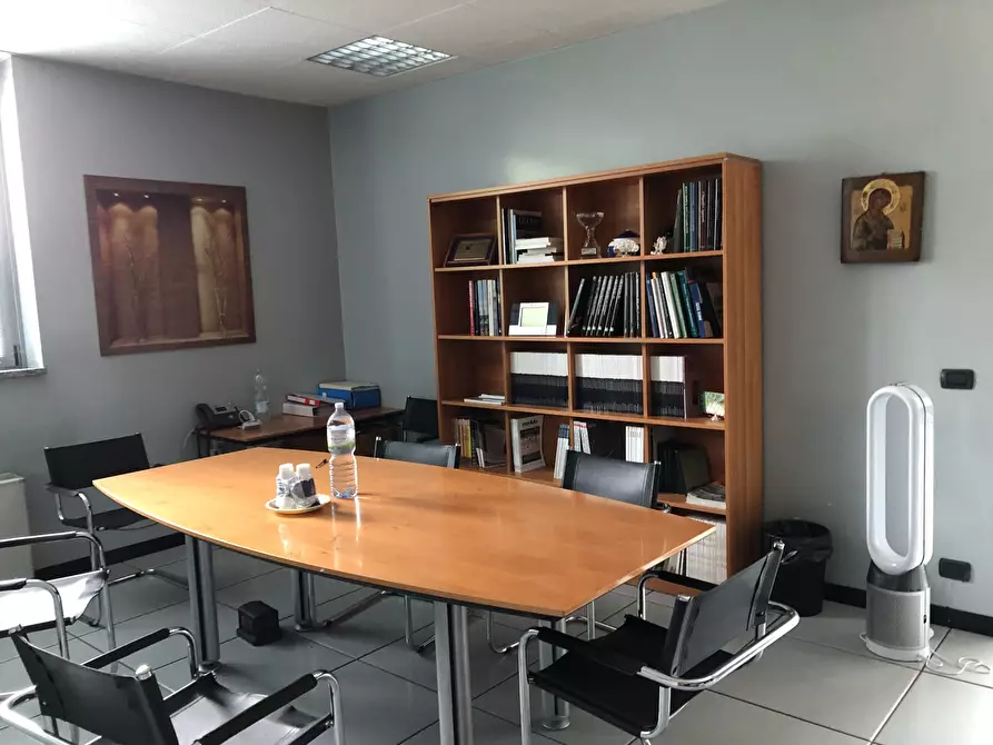 Immagine 4 di Ufficio in vendita  a Parma