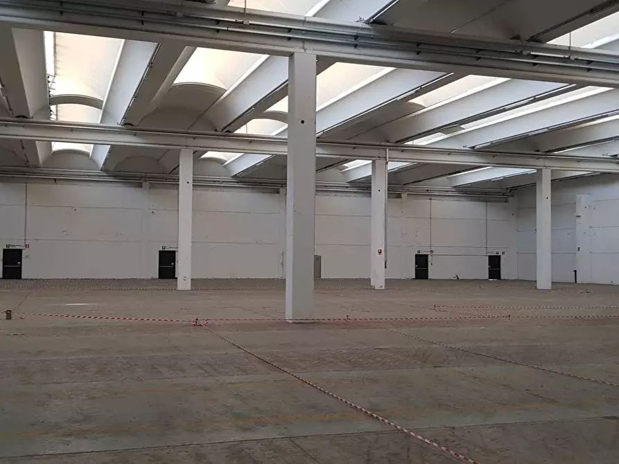 Immagine 4 di Capannone industriale in vendita  a Parma