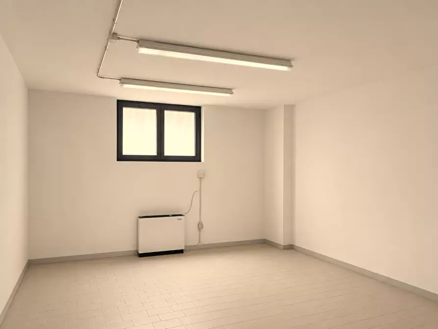 Immagine 7 di Ufficio in vendita  a Parma