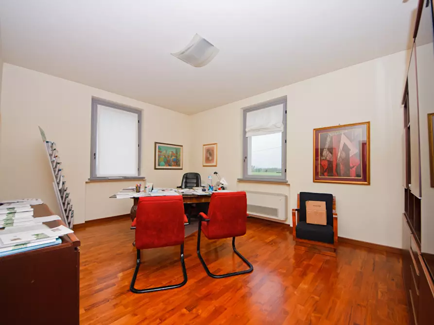 Immagine 8 di Ufficio in vendita  a Parma