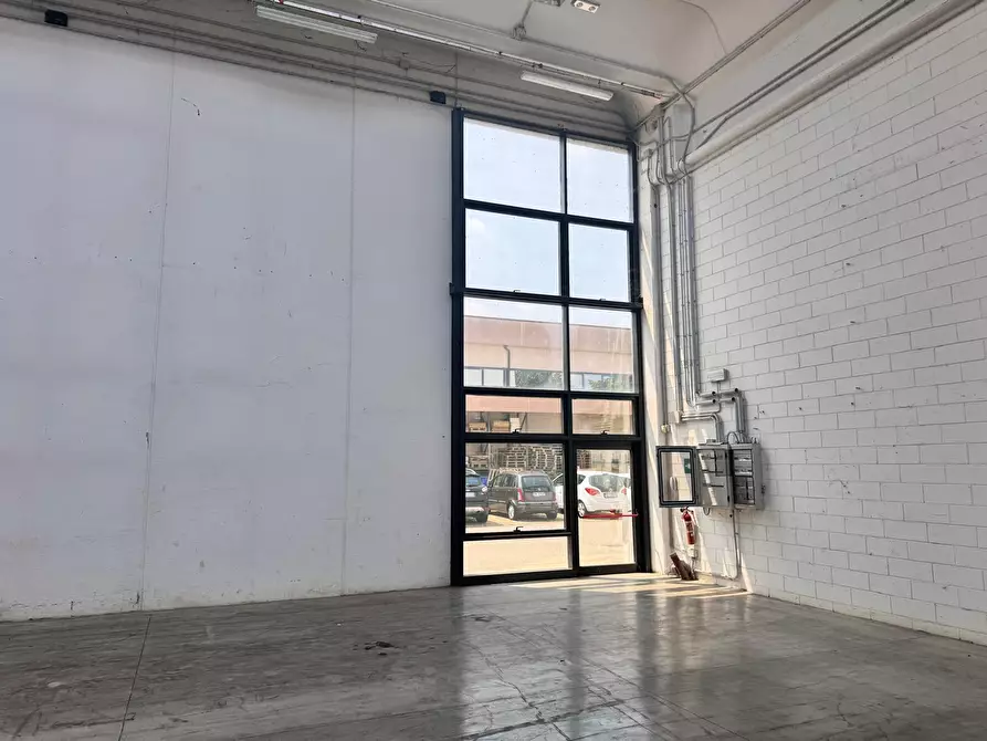 Immagine 16 di Attività artigianale in affitto  a Parma