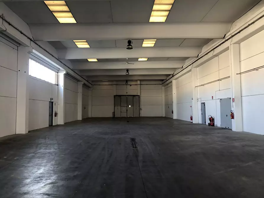 Immagine 6 di Attività artigianale in vendita  a Parma