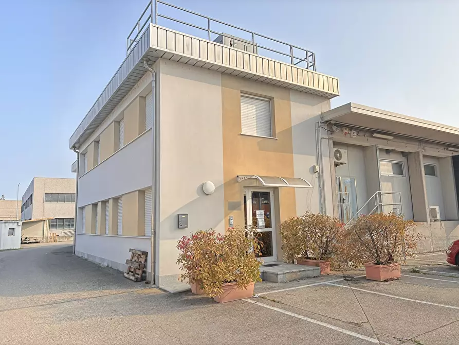 Immagine 14 di Ufficio in affitto  a Parma