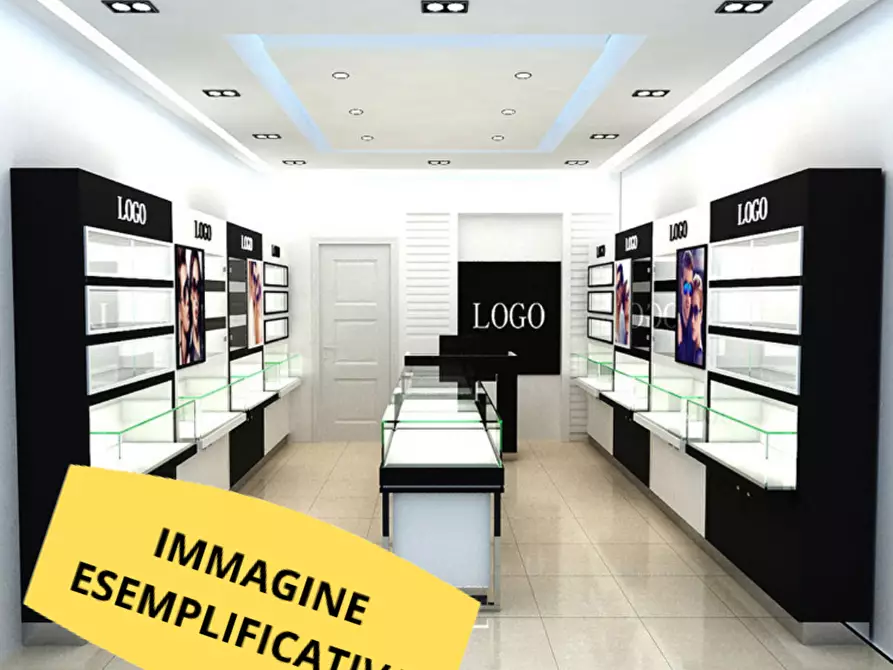 Immagine 10 di Locale commerciale in affitto  a Parma