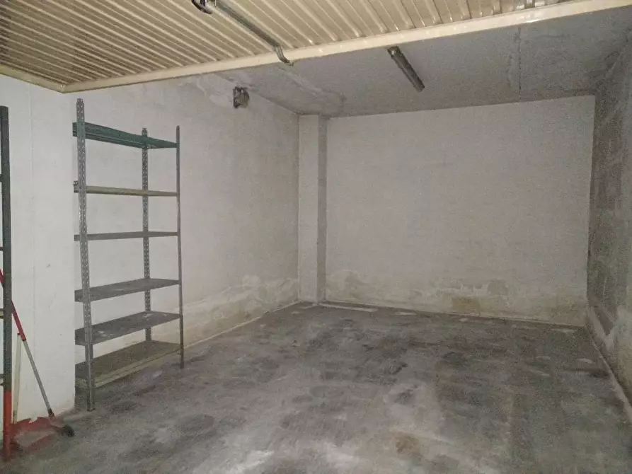 Immagine 4 di Garage in vendita  a Trento