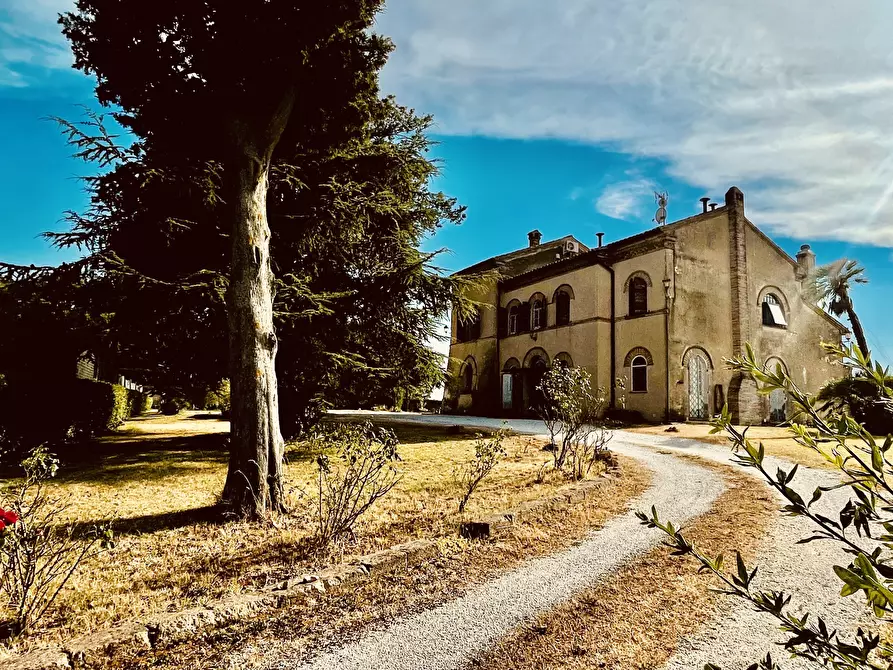 Immagine 1 di Rustico / casale in vendita  in Via Striscioni a Osimo