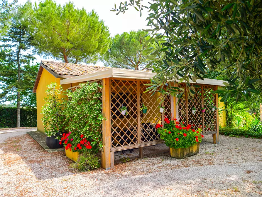 Immagine 43 di Villa in vendita  in VIA CHIARAVALLESE a Osimo